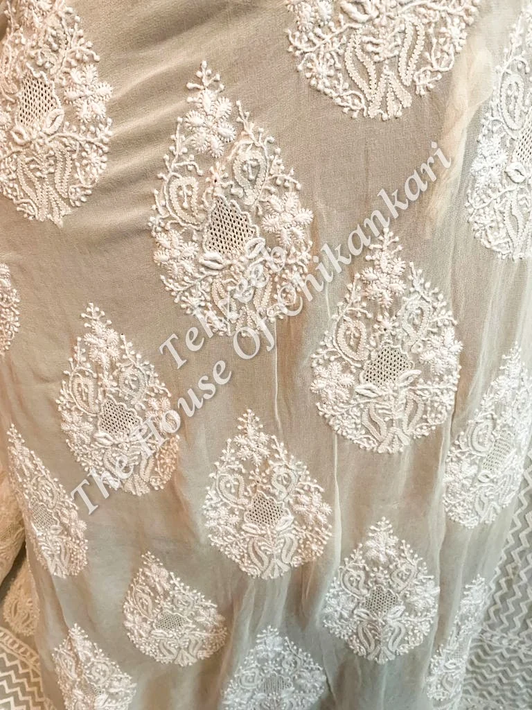 Designer Do Taar Lucknowi Chikan Saree, detail 2