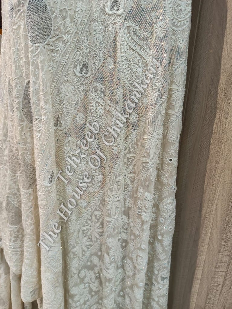 Unique Ek Taar Chikankari Saree, detail 4