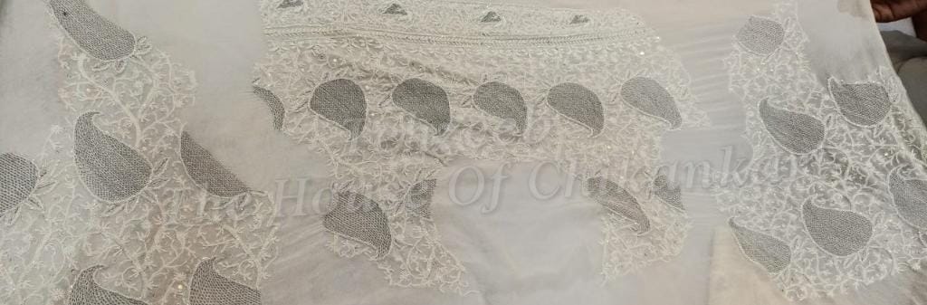 Unique Ek Taar Chikankari Saree, detail 5