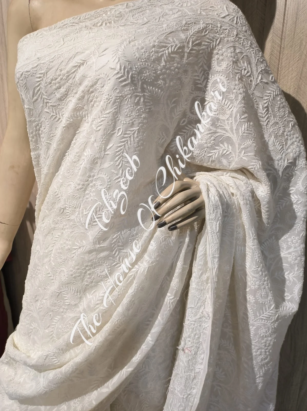 Ek Taar Lucknowi Chikankari Saree, Silver-Grey Scroll Jaal, detail 4