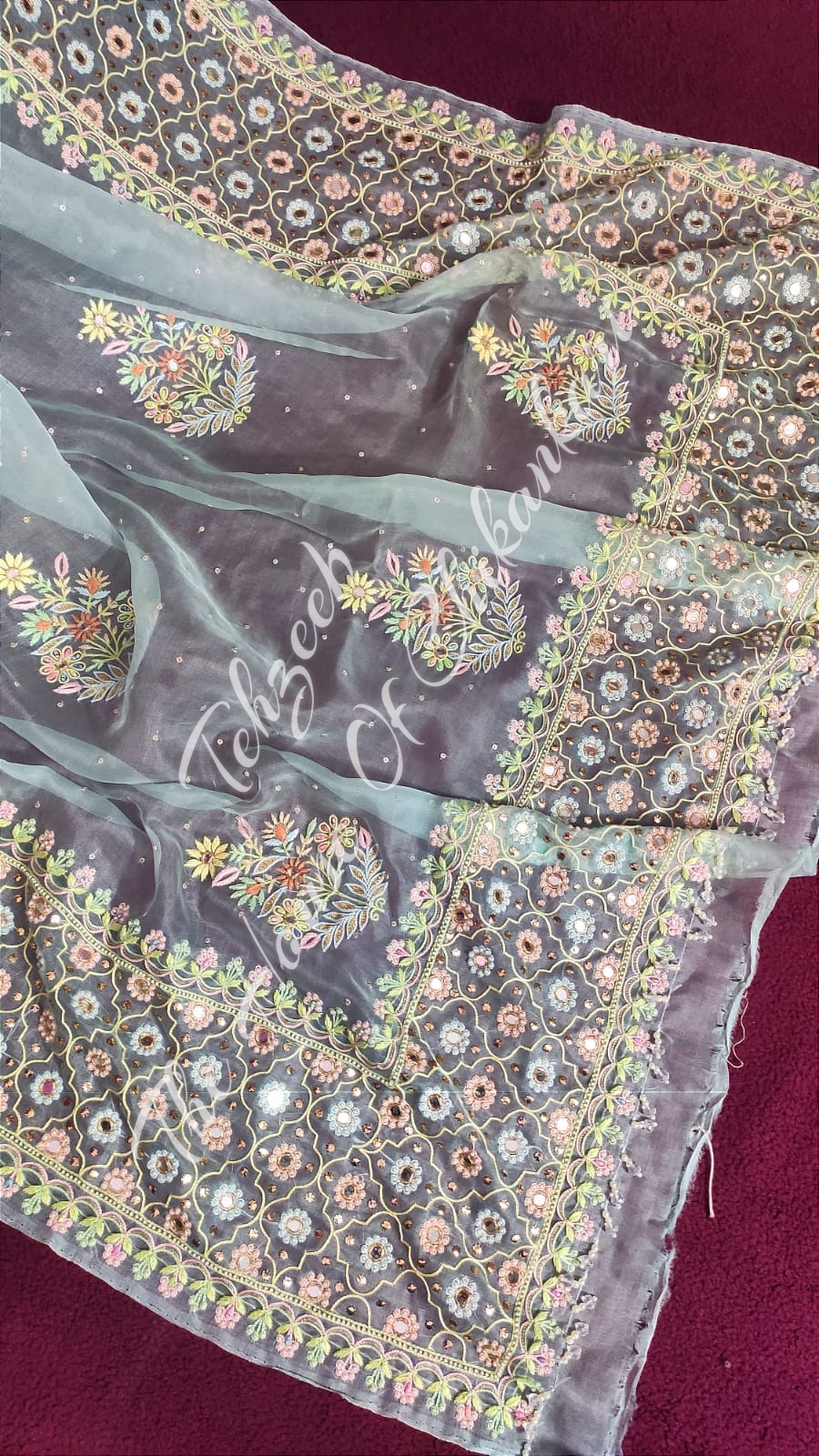 Exquisite Organza Silk EK Taar Chikankari Saree, detail 3