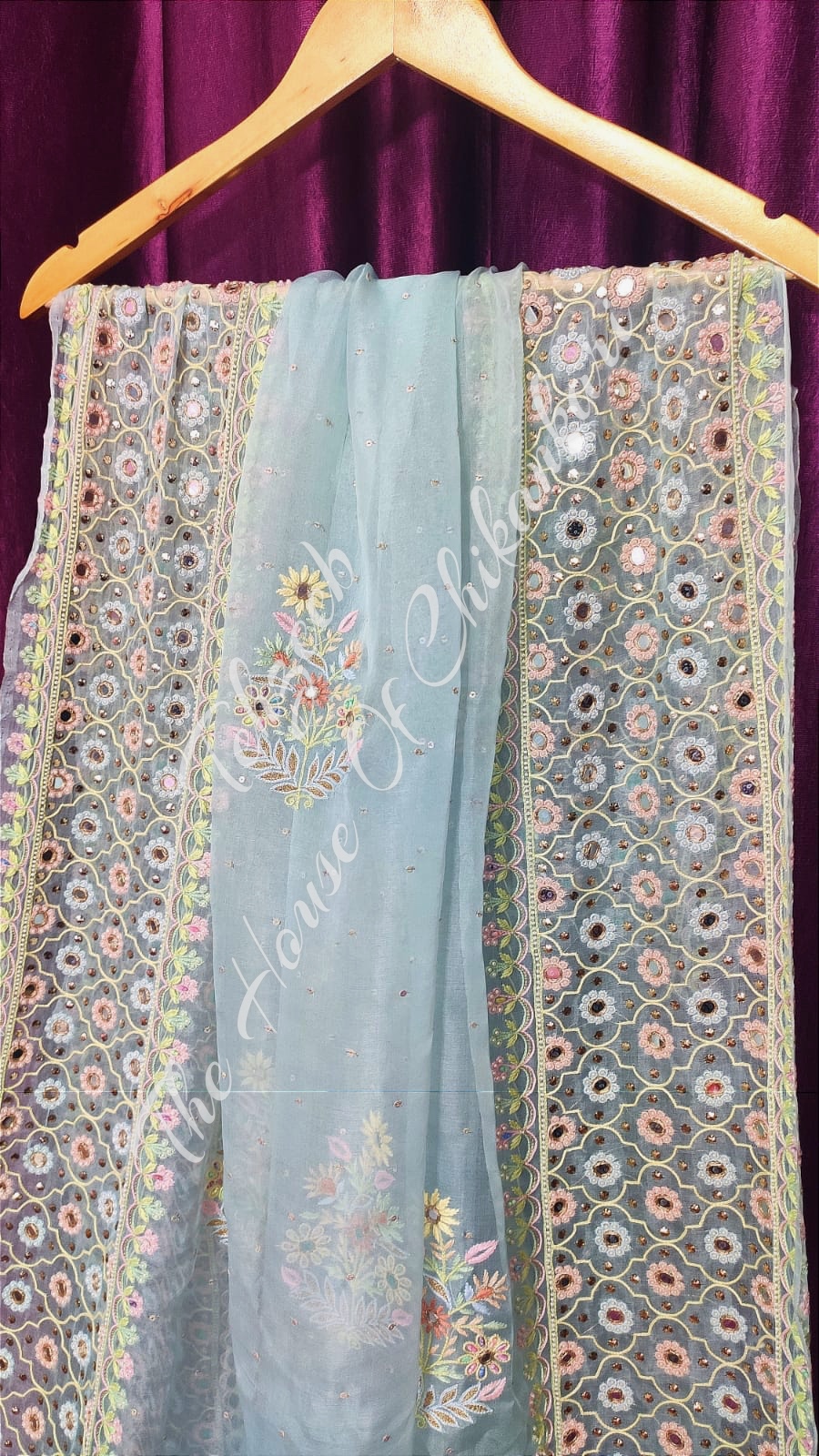 Exquisite Organza Silk EK Taar Chikankari Saree, detail 4