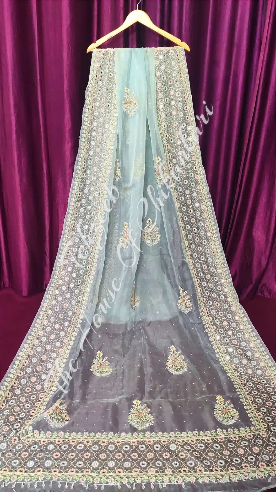 Exquisite Organza Silk EK Taar Chikankari Saree, detail 6
