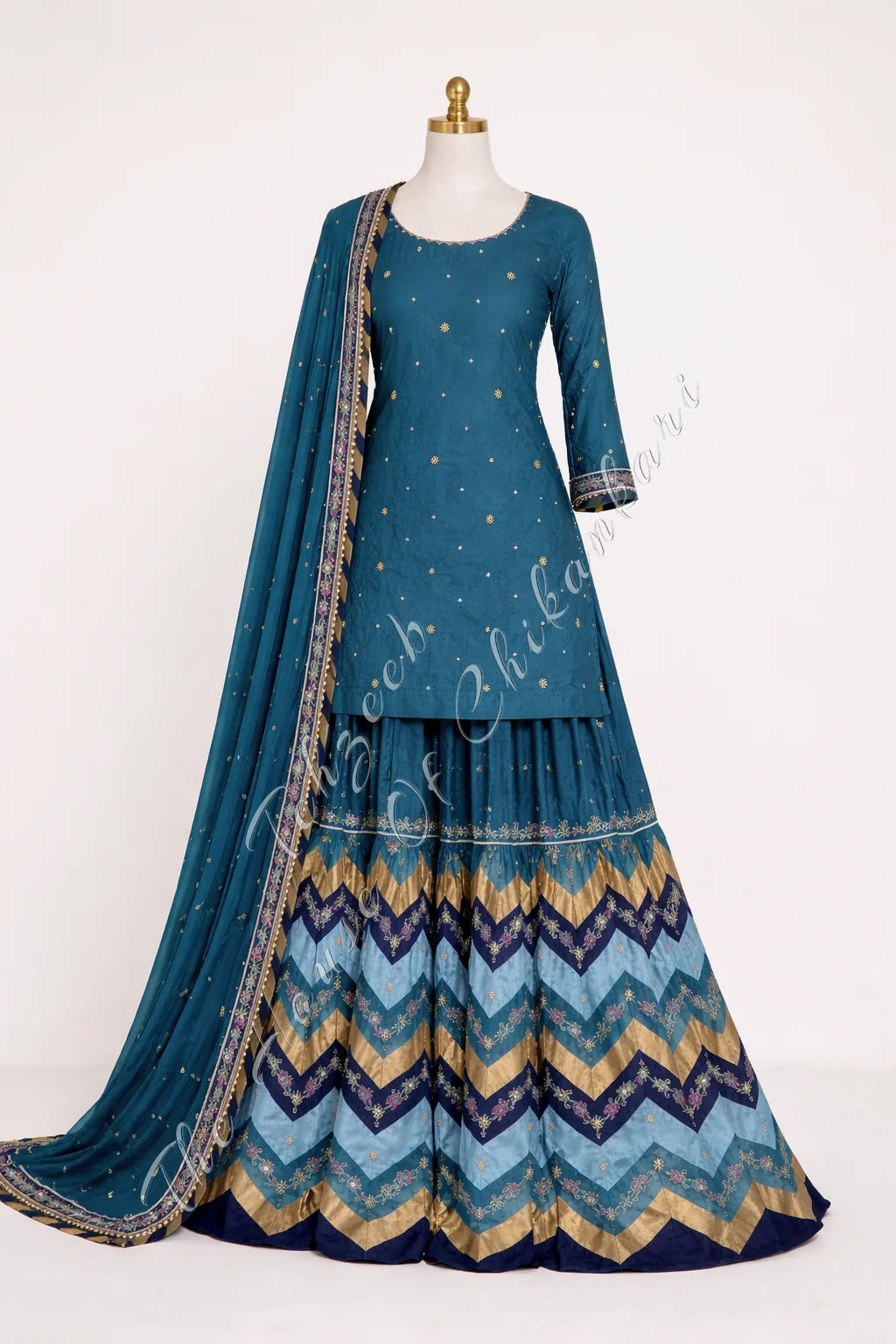 Khaas-e-Nazakat Chattapatti Gharara Set Exquisite Hand-Embroidered Couture, detail 2