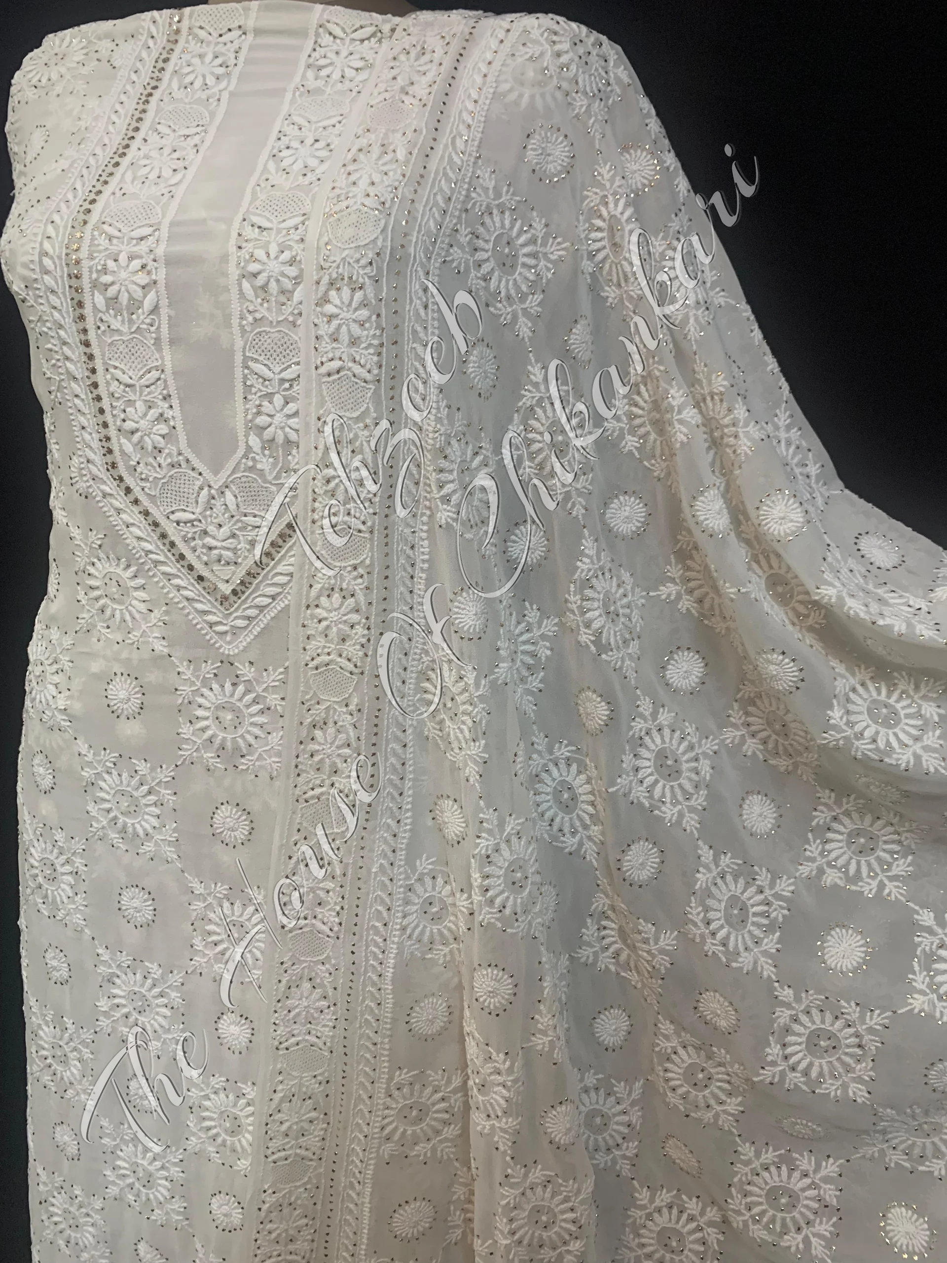 Luxury Ek Taar Lucknowi Chikankari Suit, detail 2