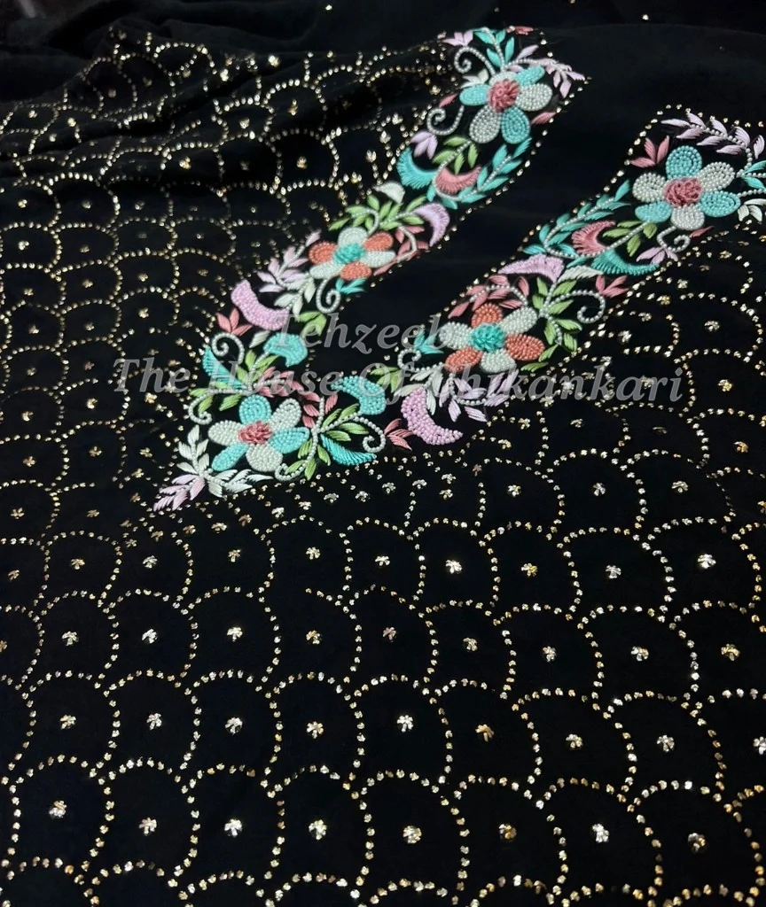Mukaish - Kamdani Suit of Parsi & Frenchknot, detail 3