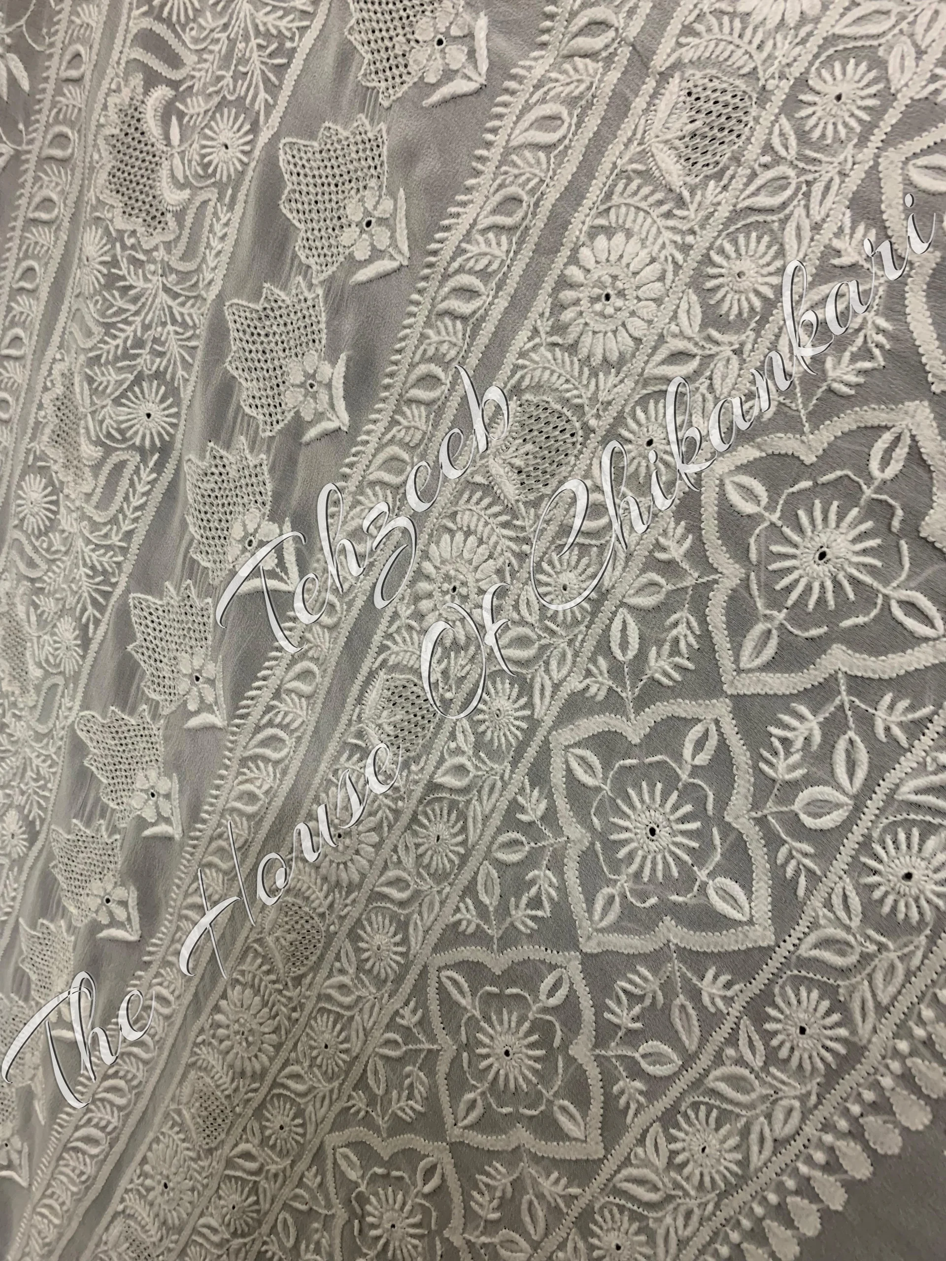 Nakkashi: Ek Taar Lucknowi Chikankari Saree