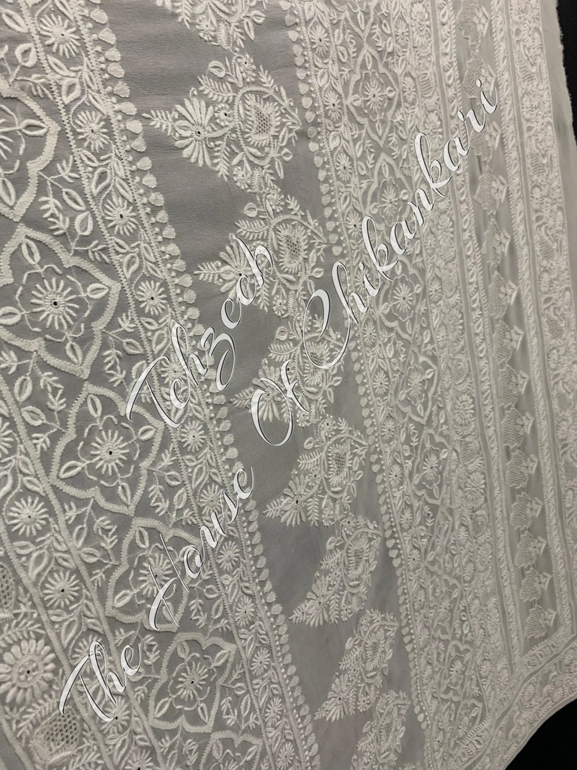 Nakkashi: Ek Taar Lucknowi Chikankari Saree, detail 3