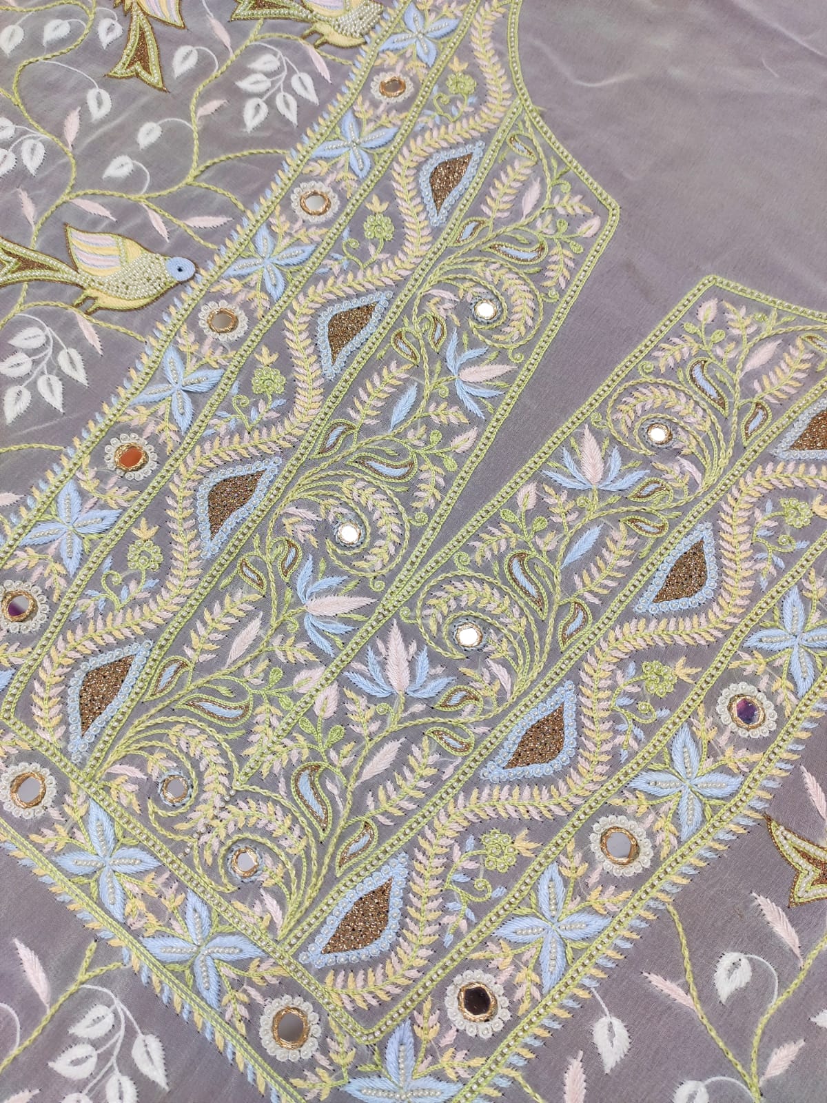 Paanchi Zardosi Lucknowi Chikankari Suit ( Organza Silk / Pure Georgette ), detail 2