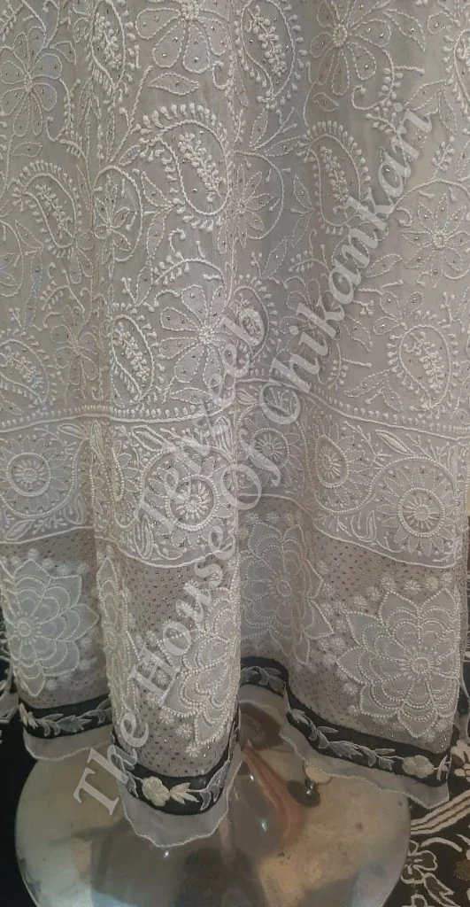 Shahi Pehnawa - Ek Taar Chikankari with Parsigara & Mukaish, detail 4