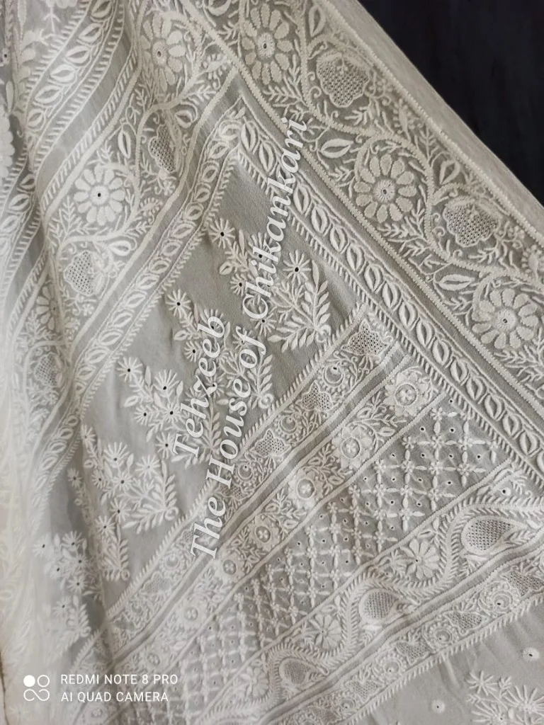Teen Taar - Lucknowi Chikankari Saree, detail 3