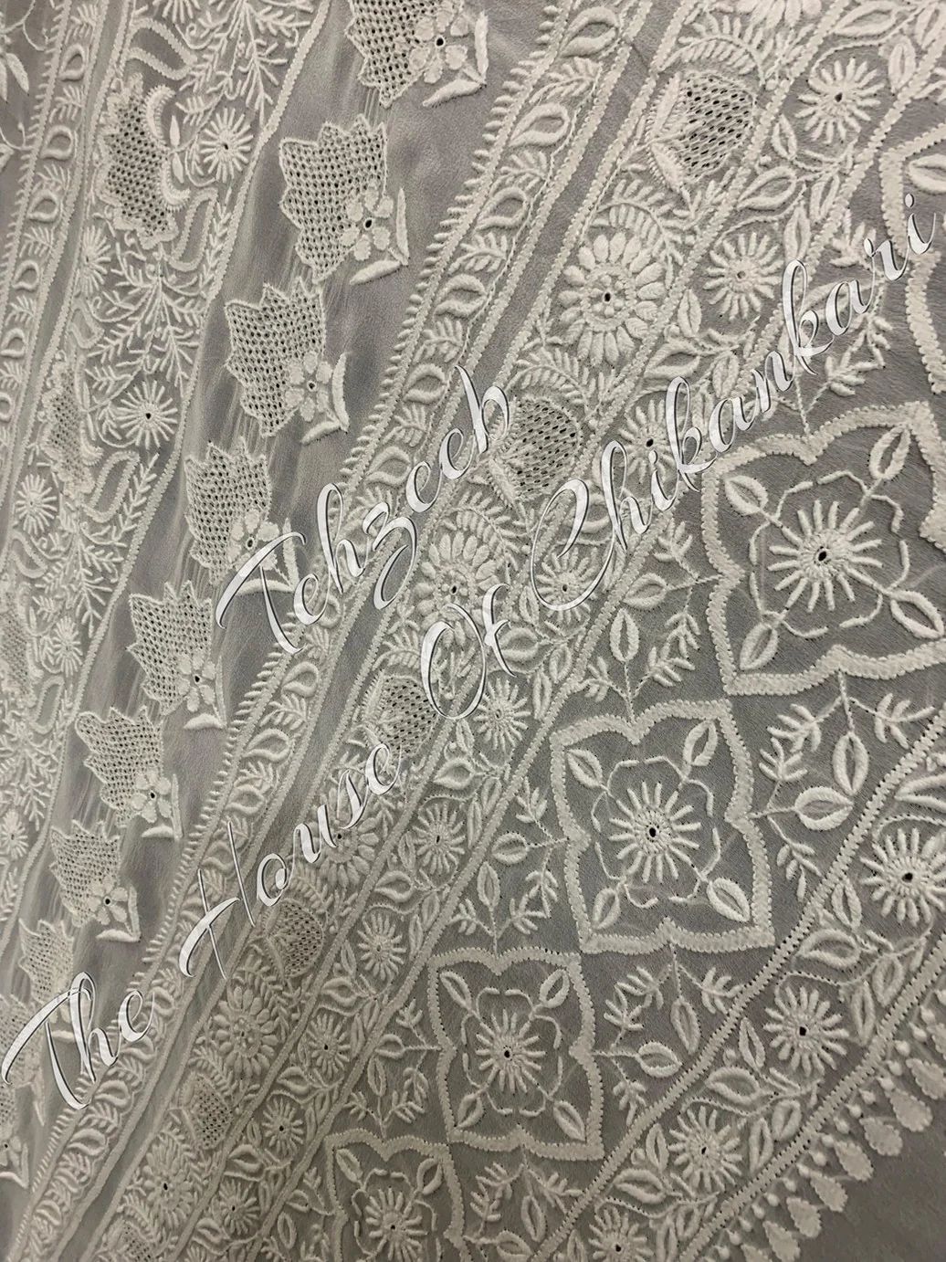 Nakkashi Ek Taar Lucknowi Chikankari Saree